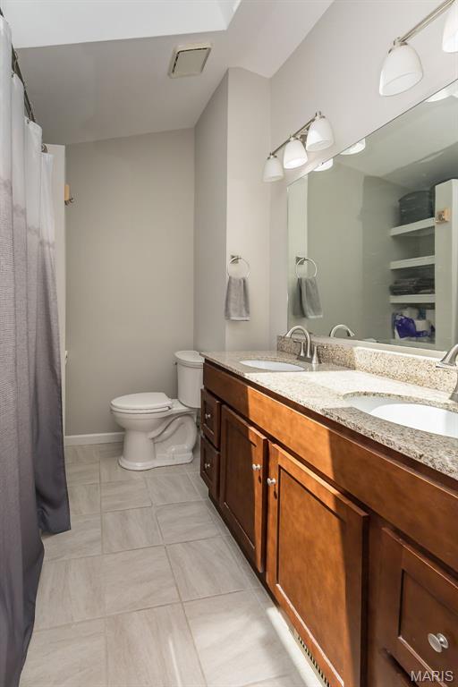 555 Vernal Hill Ct, Ballwin, MO 63021 - photo 16