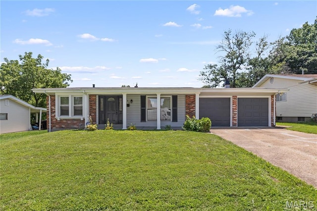 1350 Navajo Ln, Florissant, MO 63033 - photo 1