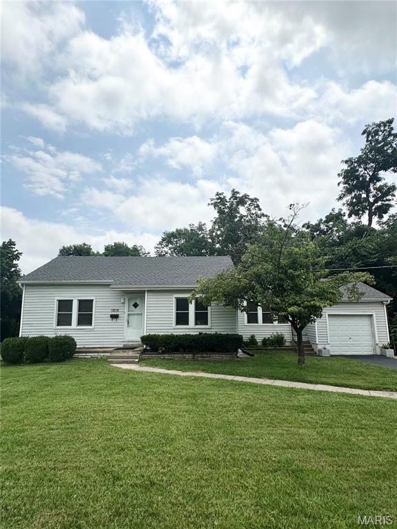 10210 Toelle Ln, Saint Louis, MO 63137 - photo 1