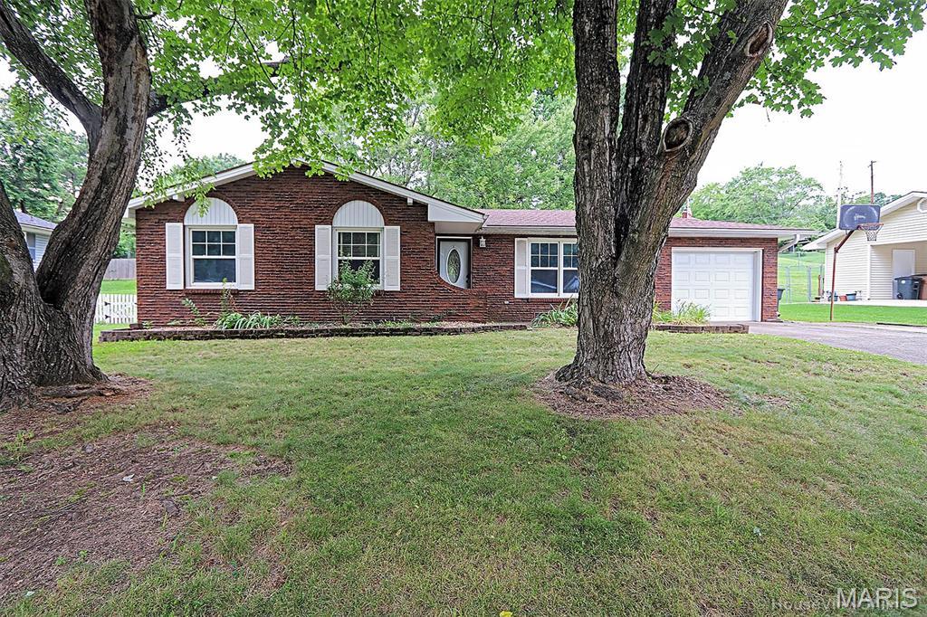 2225 Sherwood Dr, Cape Girardeau, MO 63701 - photo 1