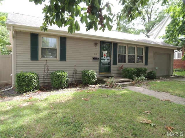 414 E Oak St, Greenville, IL 62246 - photo 1