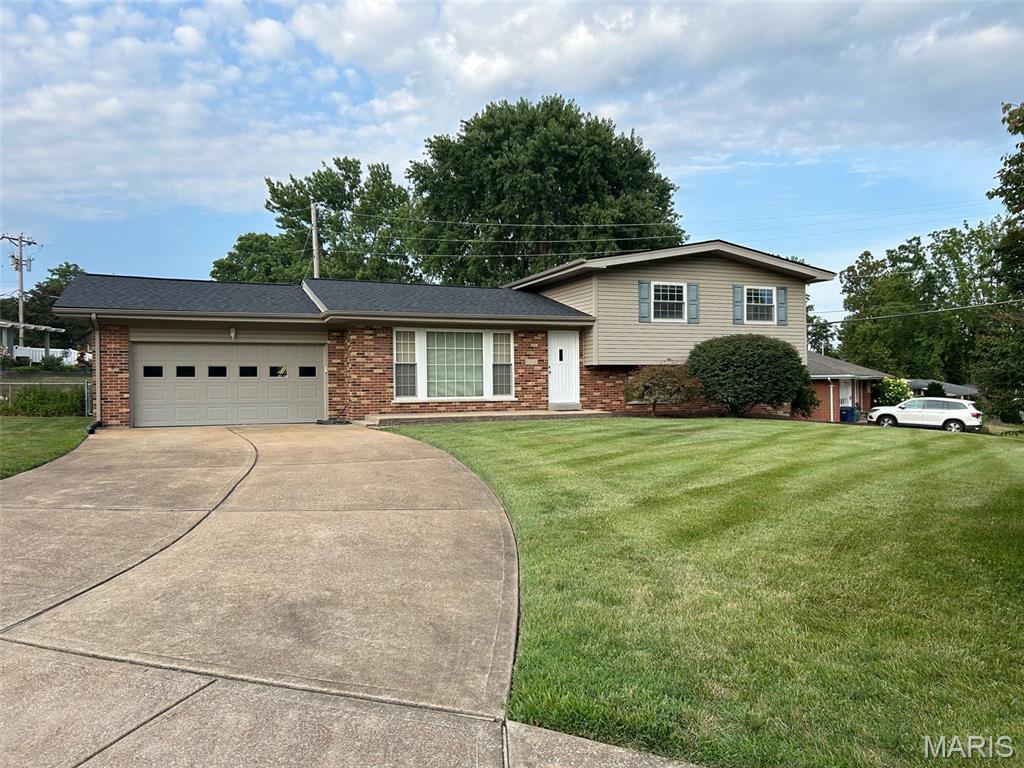 9338 Queenston Dr, Crestwood, MO 63126 - photo 1