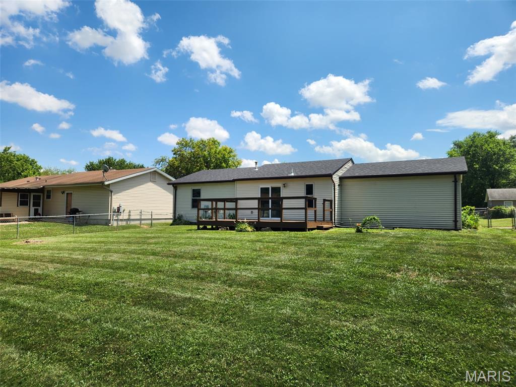 705 Daffodil, Ofallon, MO 63366 - photo 2