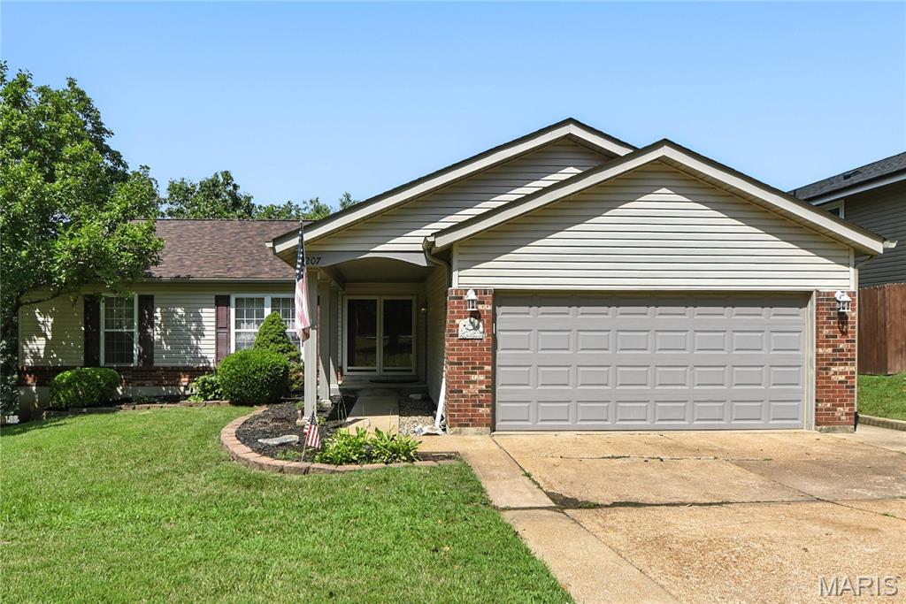 7207 Emerald Forest Dr, Oakville Township, MO 63129 - photo 1