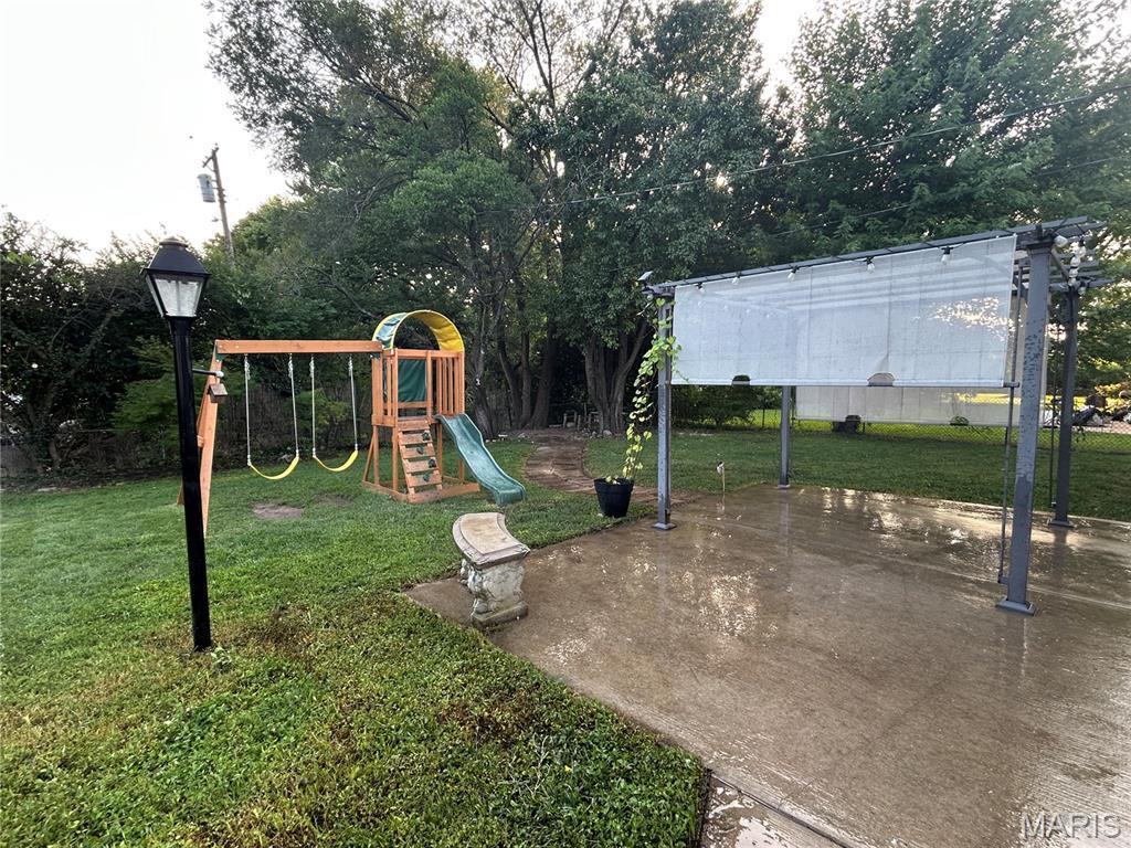 590 S Castello St, Florissant, MO 63031 - photo 2