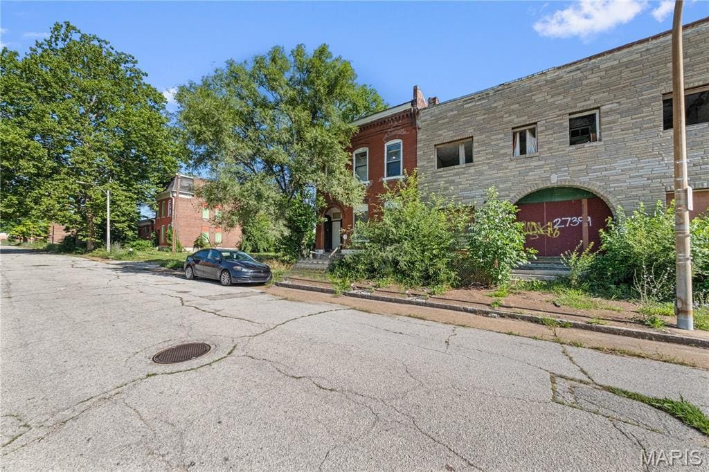2743 Madison St, Saint Louis, MO 63106 - photo 1