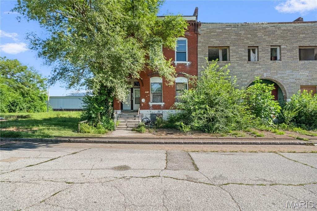2743 Madison St, Saint Louis, MO 63106 - photo 2