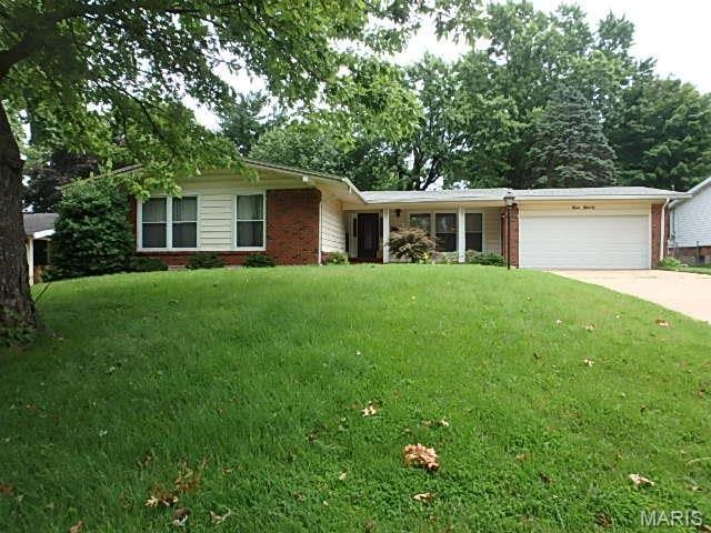 990 Saddle Dr, Florissant, MO 63033 - photo 1