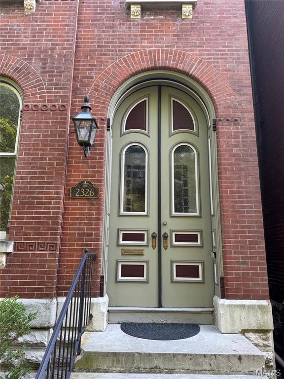 2326 Albion Pl, Saint Louis, MO 63104 - photo 1