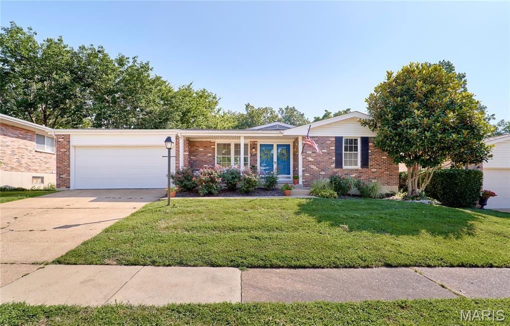 4915 Milsmar Dr, Saint Louis, MO 63128 - photo 1