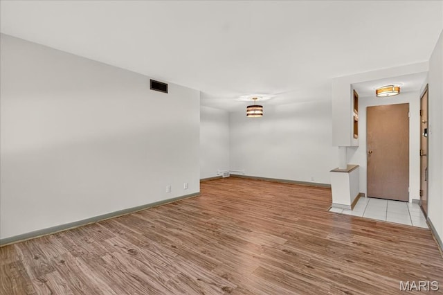 2 Delcrest Ct Unit 201, Saint Louis, MO 63124 - photo 2