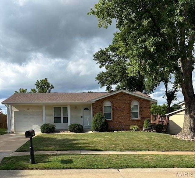 1223 Kings Trail Ln, Fenton, MO 63026 - photo 1