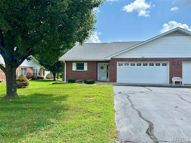 302 E Green Tree Ln E, Farmington, MO 63640 - photo 1