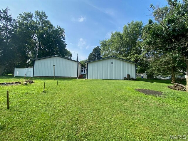 417 E E Un, Nokomis, IL 62075 - photo 10
