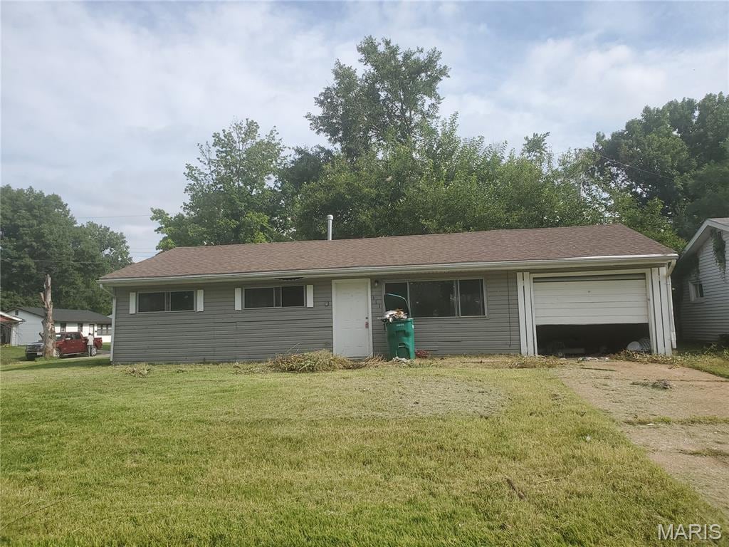 111 Lazarcheff Dr, Cahokia, IL 62206 - photo 1