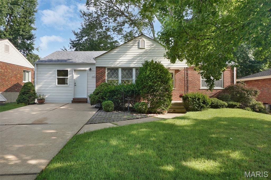 9451 Lodge Pole Ln, Crestwood, MO 63126 - photo 1