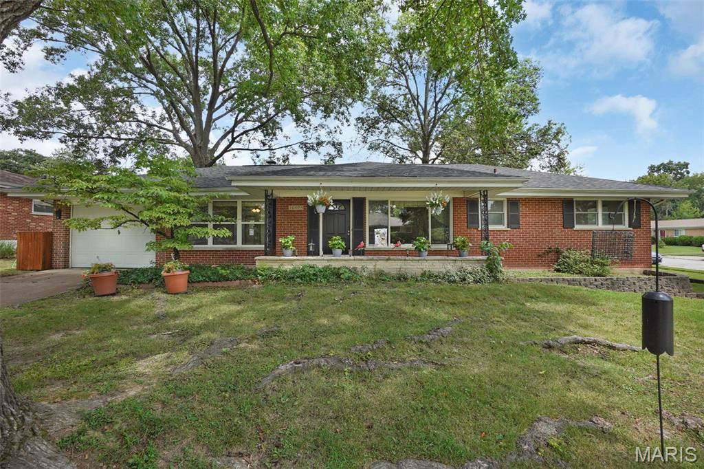 10029 Barberton Dr, Crestwood, MO 63126 - photo 1