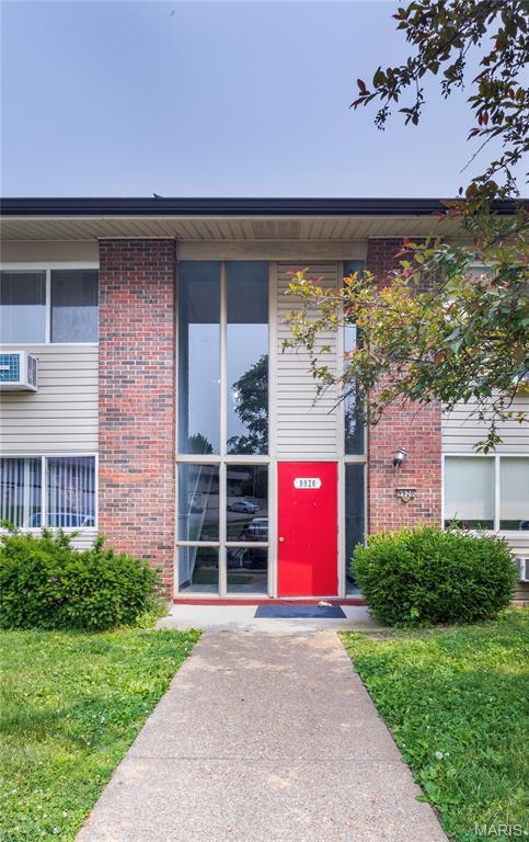 9920 Bunker Hill Drive E, Saint Louis, MO 63123 - photo 2