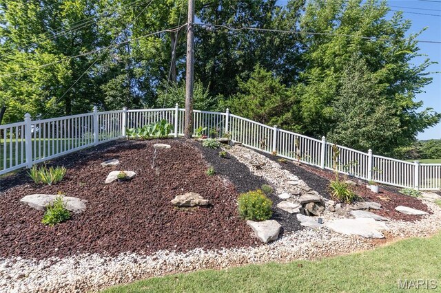 1915 Fox Pointe Dr, Arnold, MO 63010 - photo 29