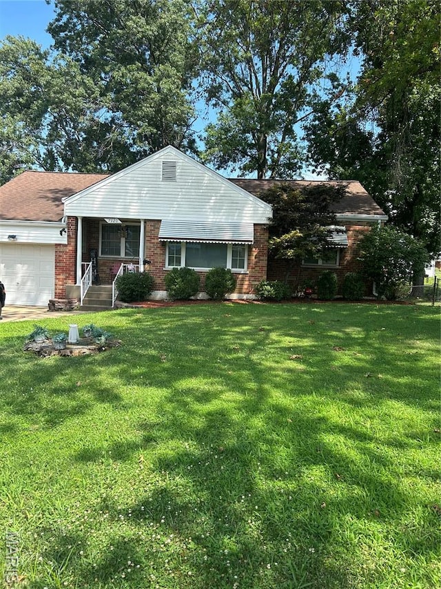 7920 E Yorkshire Dr, Saint Louis, MO 63123 - photo 1