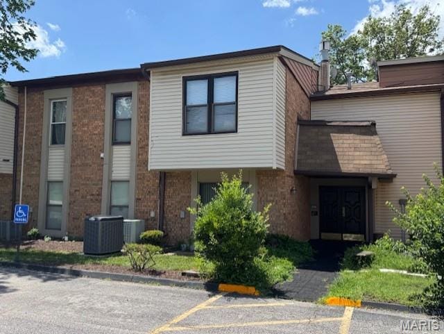 1279 Guelbreth Ln Unit 210, Saint Louis, MO 63146 - photo 1