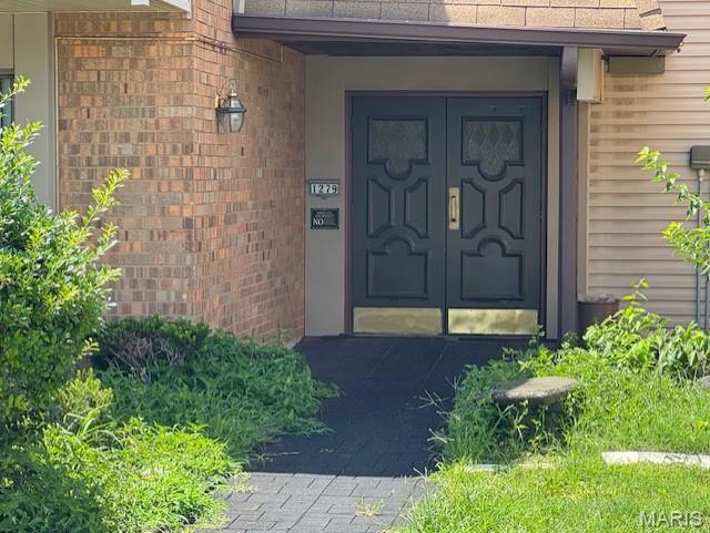 1279 Guelbreth Ln Unit 210, Saint Louis, MO 63146 - photo 2