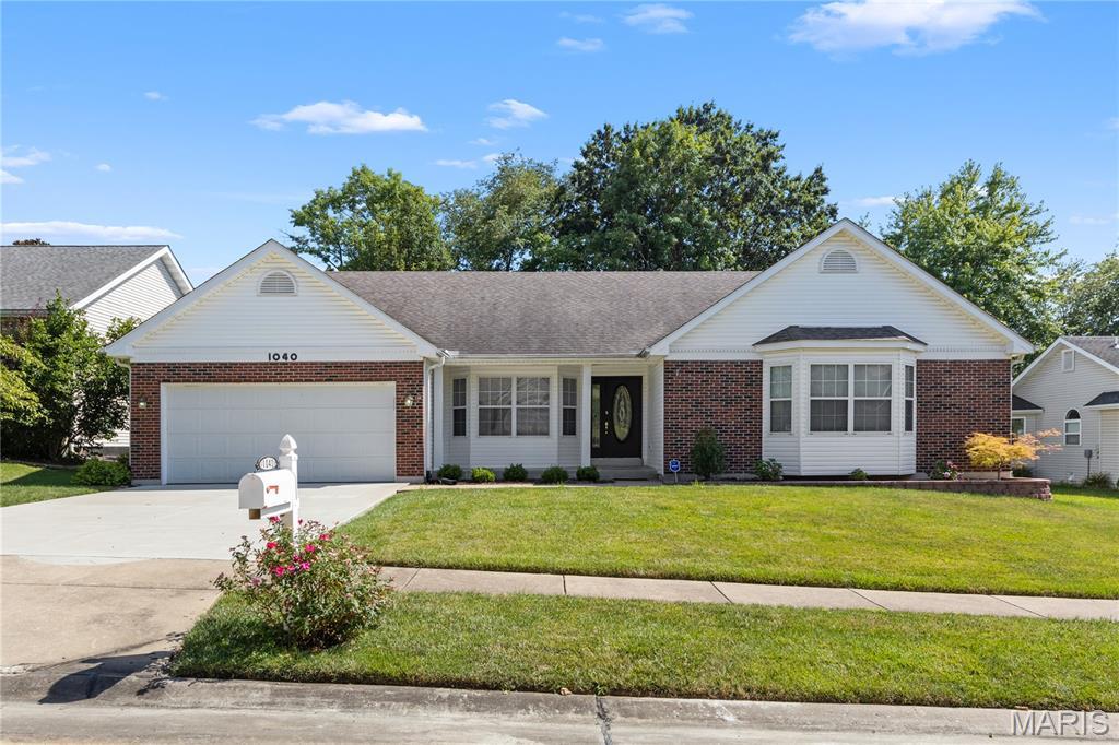 1040 Dingledine Court, Manor Court, MO 63304 - photo 1