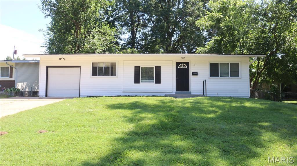 2 Carson Ct, Florissant, MO 63033 - photo 1