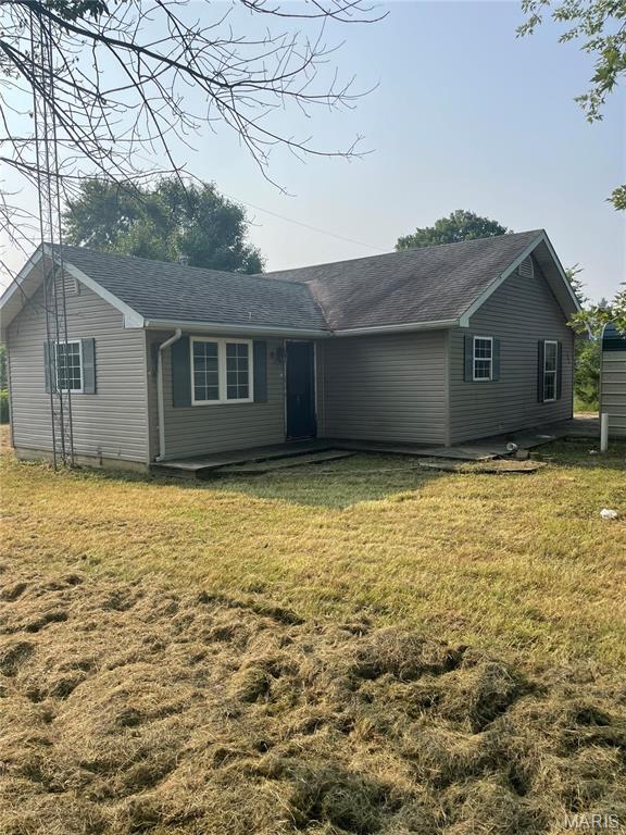 406 Utterback St, Vandalia, MO 63382 - photo 1