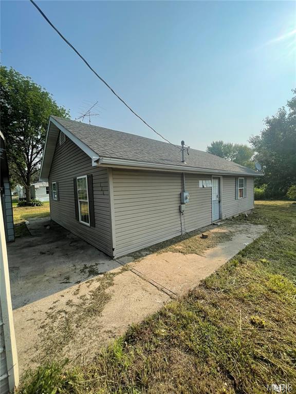 406 Utterback St, Vandalia, MO 63382 - photo 3