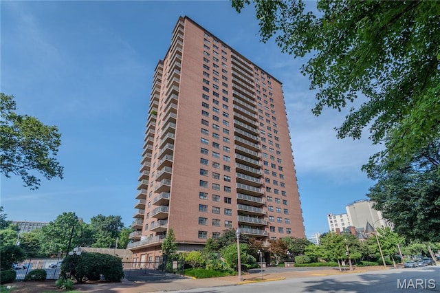4466 W Pine Blvd Unit 10F, Saint Louis, MO 63108 - photo 1
