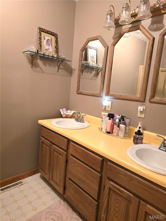 567 Lakecrest Trl, Hillsboro, IL 62049 - photo 24
