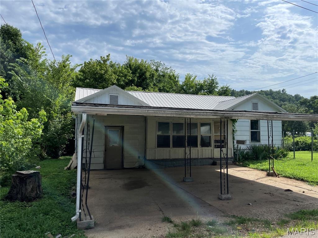 636 Daniels St, Piedmont, MO 63957 - photo 1