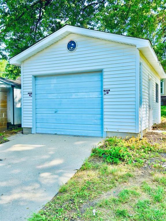 1513 8th St, Highland, IL 62249 - photo 14