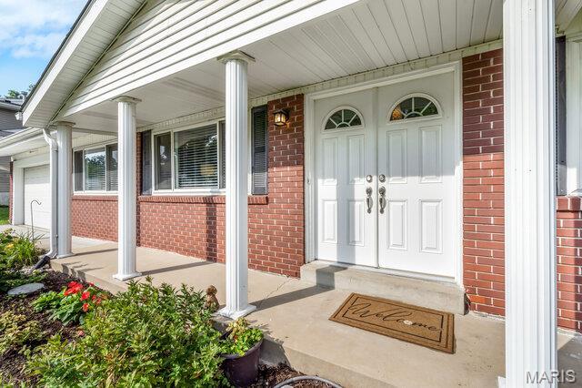 1281 Bardot Ln, Saint Louis, MO 63146 - photo 2