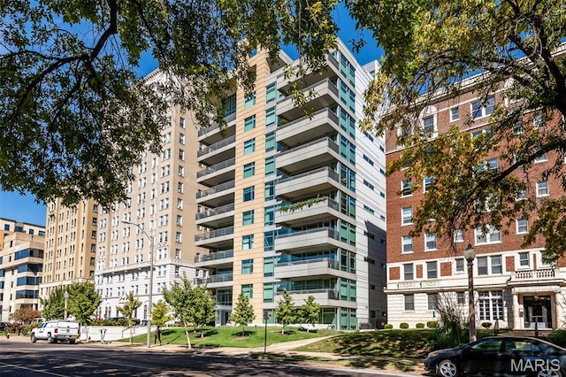 4545 Lindell Blvd Unit 10, Saint Louis, MO 63108 - photo 3
