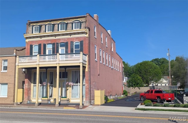 1107 N 2nd St, Saint Charles, MO 63301 - photo 2