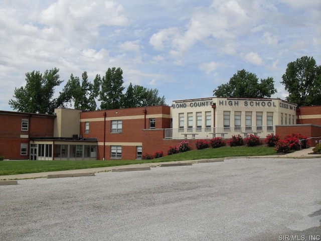 302 N State St, Sorento, IL 62086