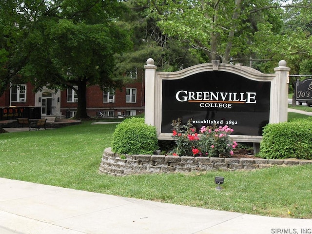 302 N State St, Sorento, IL 62086