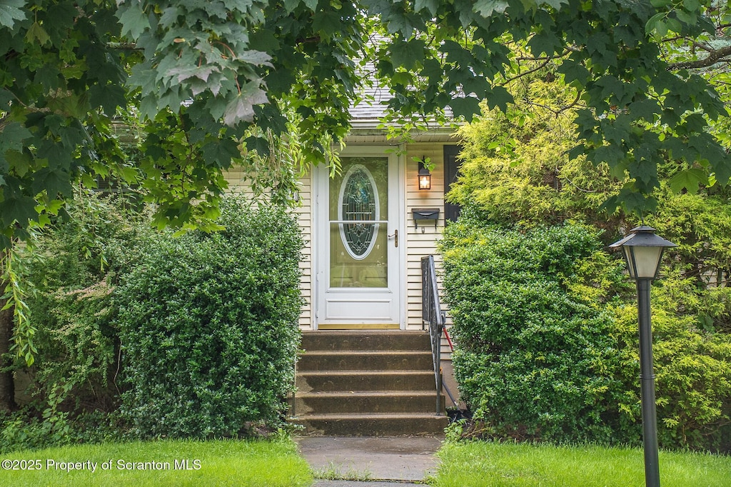 2714 Colliery Ave, Scranton, PA 18505 - property entrance