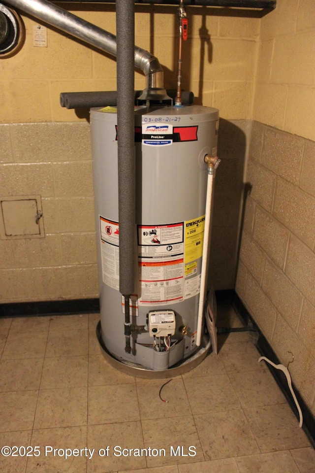 205 Orchard St, Old Forge, PA 18518 - utility room with gas water heater