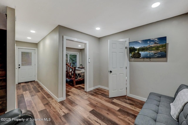 482 Lakeview Dr, Kingsley, PA 18826 - sitting room featuring wood finished floors, recessed lighting, and baseboards