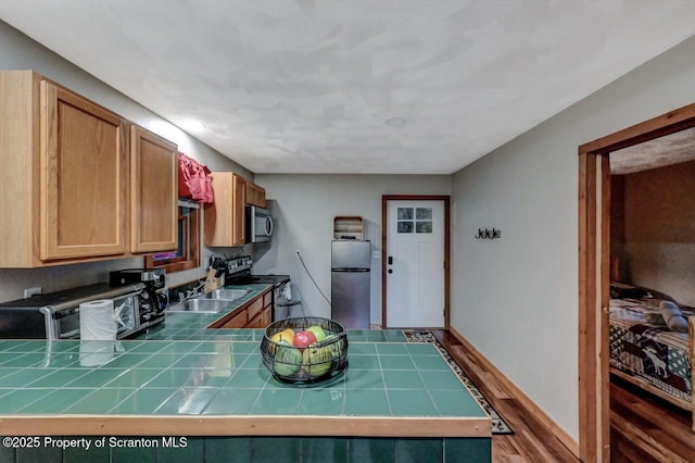 482 Lakeview Dr, Kingsley, PA 18826 - kitchen with appliances with stainless steel finishes, tile countertops, a sink, and a peninsula