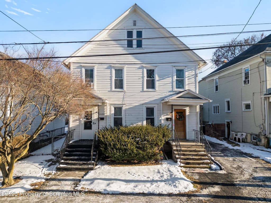 view of front of property