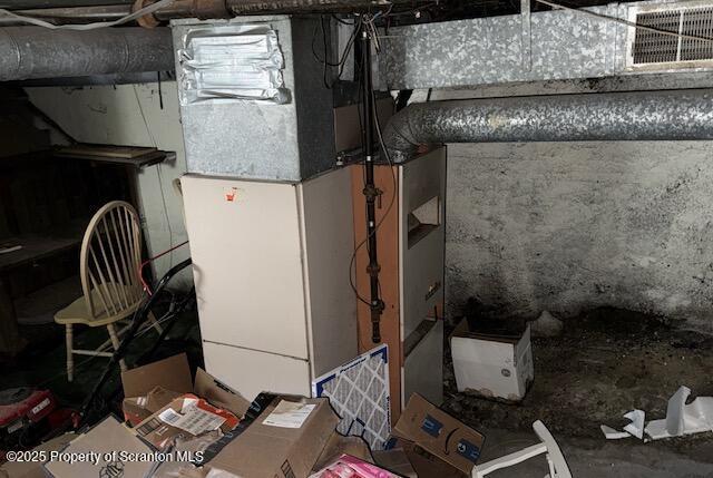 225 Taft St, Hanover Twp, PA 18706 - view of utility room