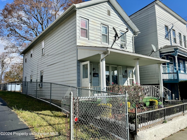 546 Emmett St, Scranton, PA 18505 - view of front of home featuring covered porch and a fenced front yard