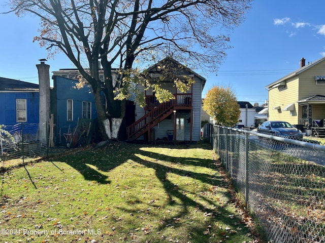 view of side of property featuring a yard