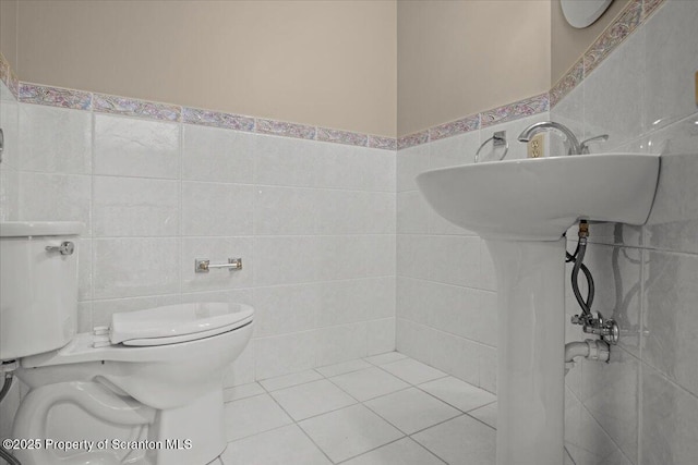 441 Hidden Lake Dr, East Stroudsburg, PA 18302 - bathroom featuring tile walls and wainscoting