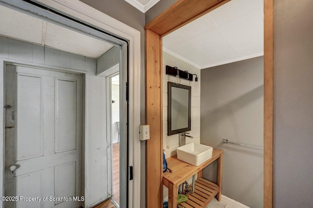 126-128 S Rebecca Ave S, Scranton, PA 18504 - interior space featuring a sink, ornamental molding, and baseboards