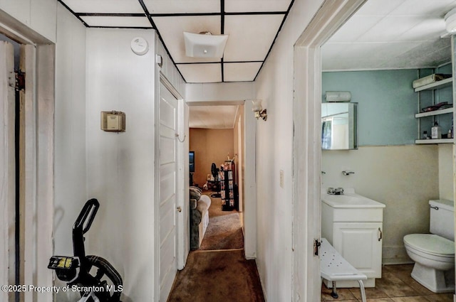 126-128 S Rebecca Ave S, Scranton, PA 18504 - corridor with a sink and carpet floors